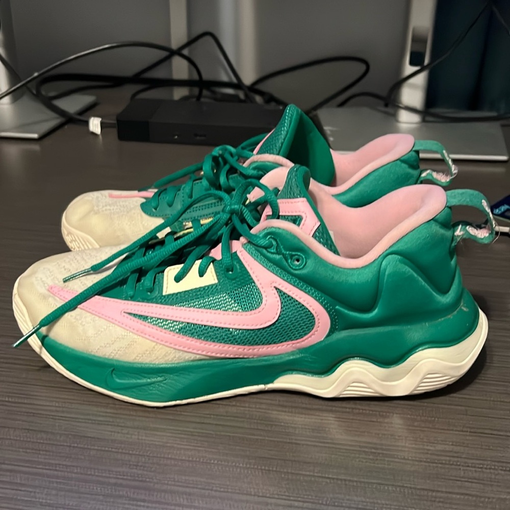 Giannis Immortality Nike Green Pink 10.5